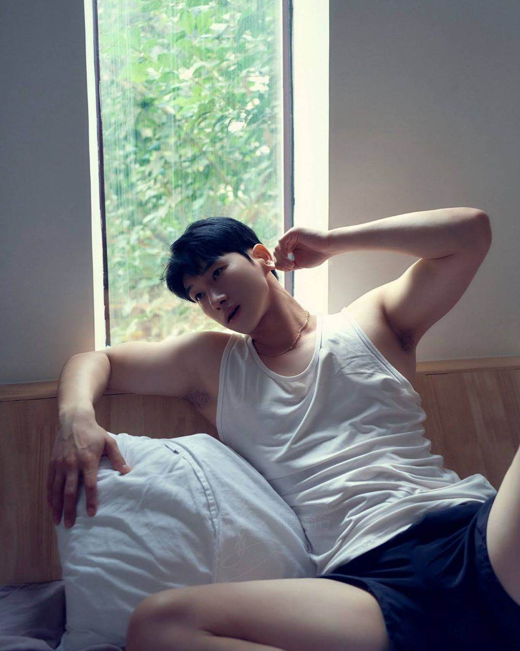 หนุ่มหล่อขึ้นปก 979.1