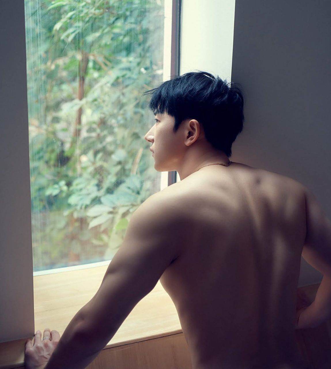 หนุ่มหล่อขึ้นปก 979.1