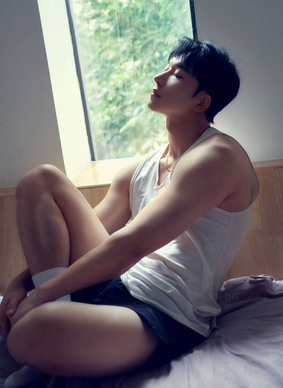 หนุ่มหล่อขึ้นปก 979.1