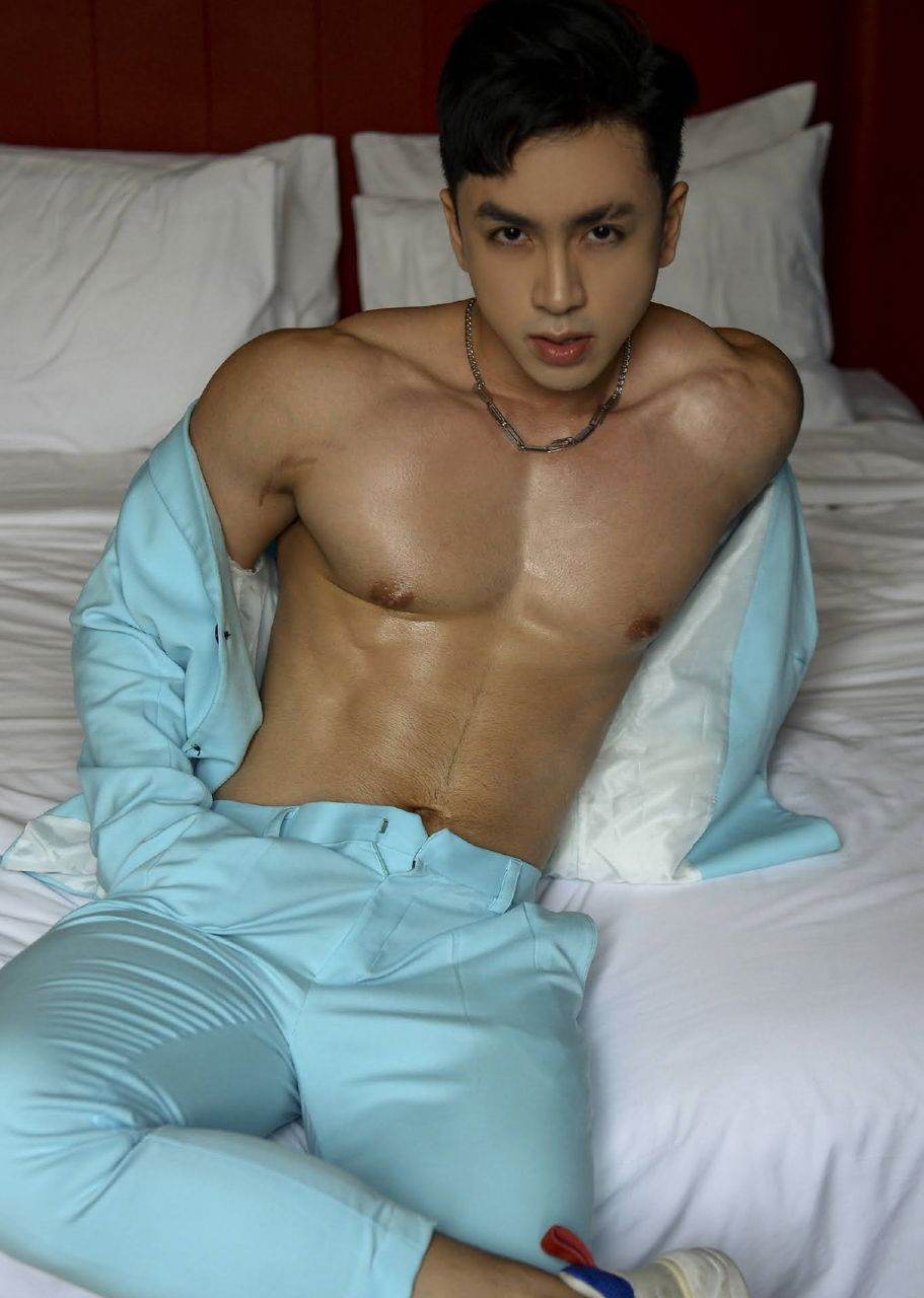 หนุ่มหล่อขึ้นปก 980.1