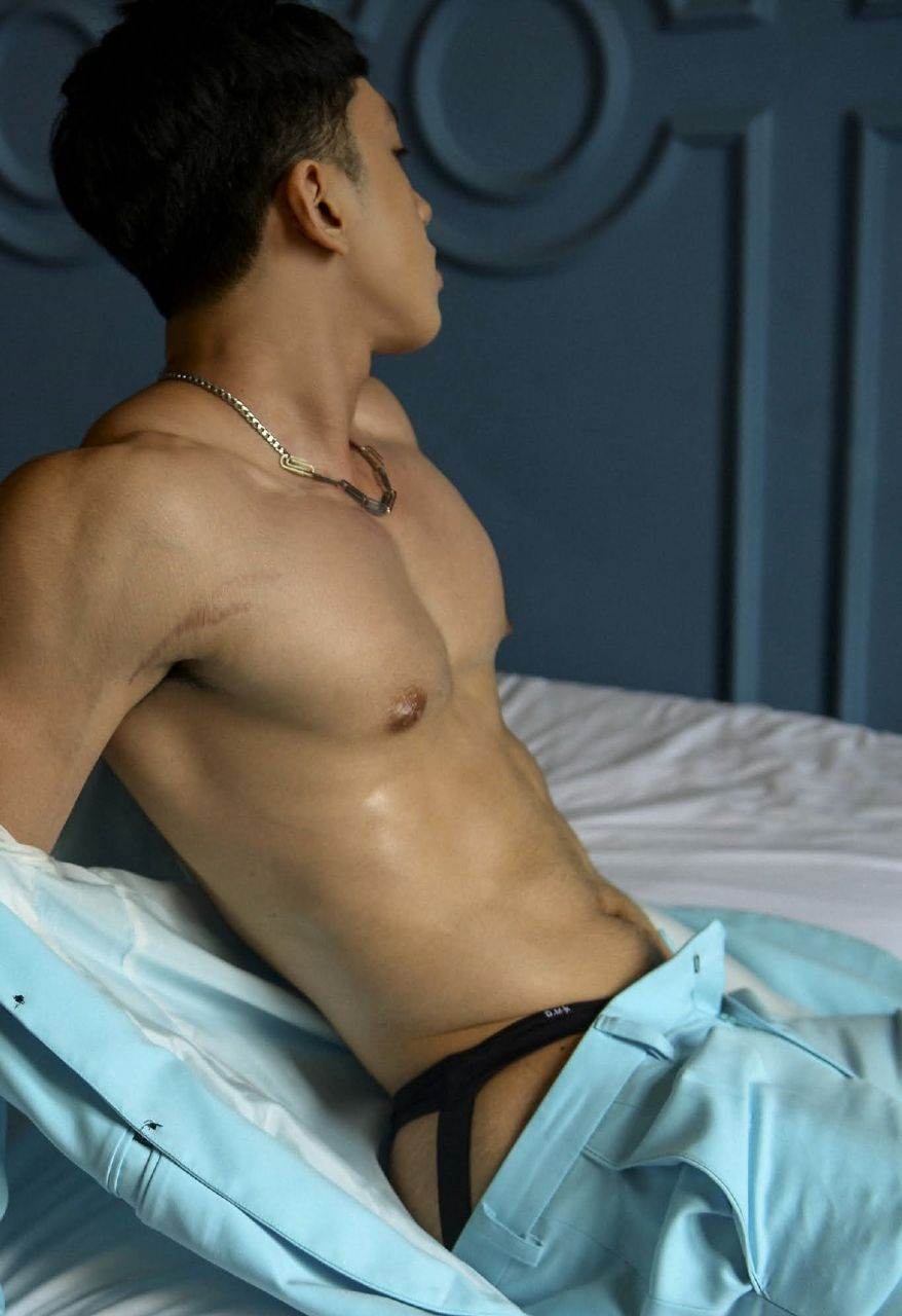 หนุ่มหล่อขึ้นปก 980.1