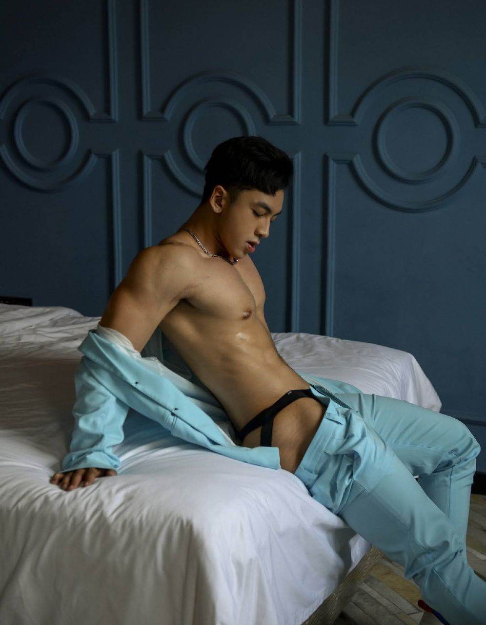 หนุ่มหล่อขึ้นปก 980.1