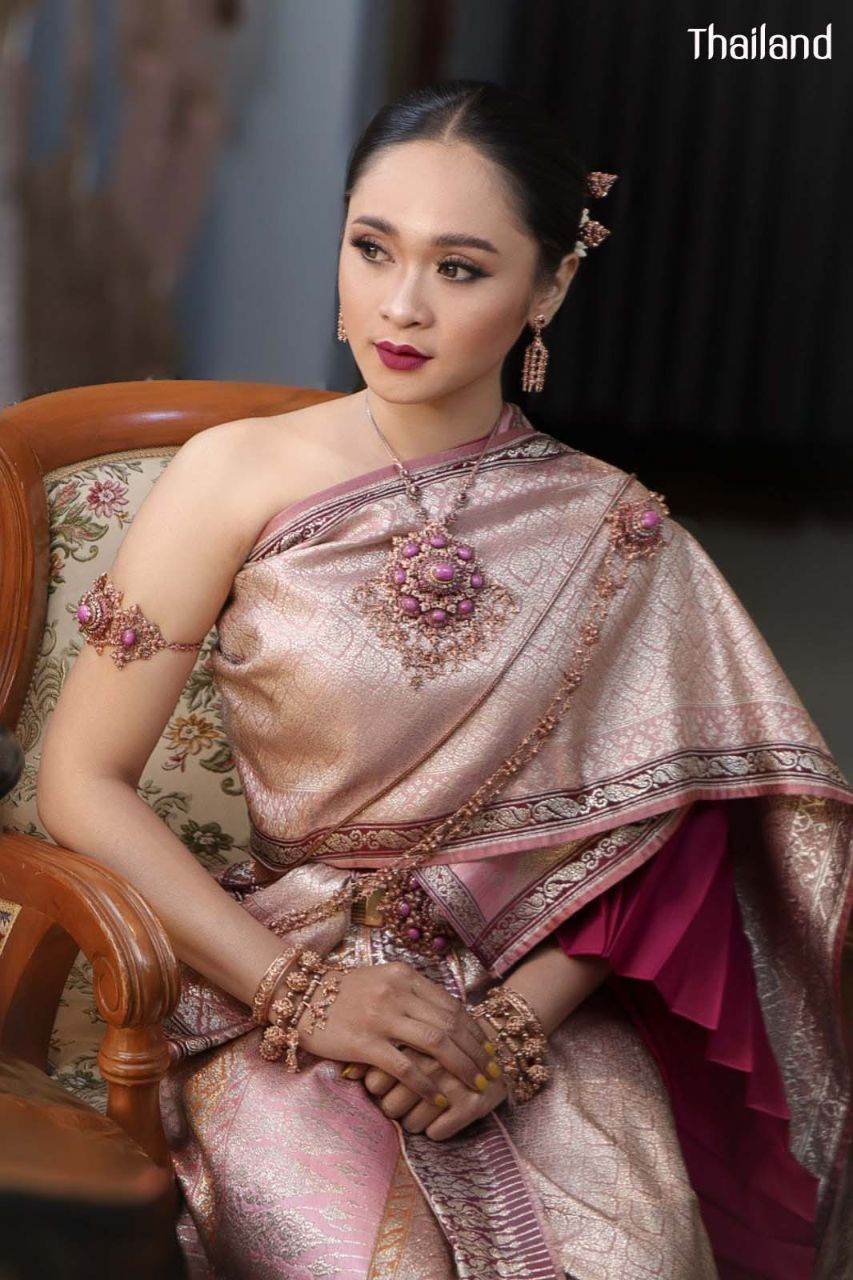 The Sbai, Thai dress (สไบ-ชุดไทย) | THAILAND 🇹🇭