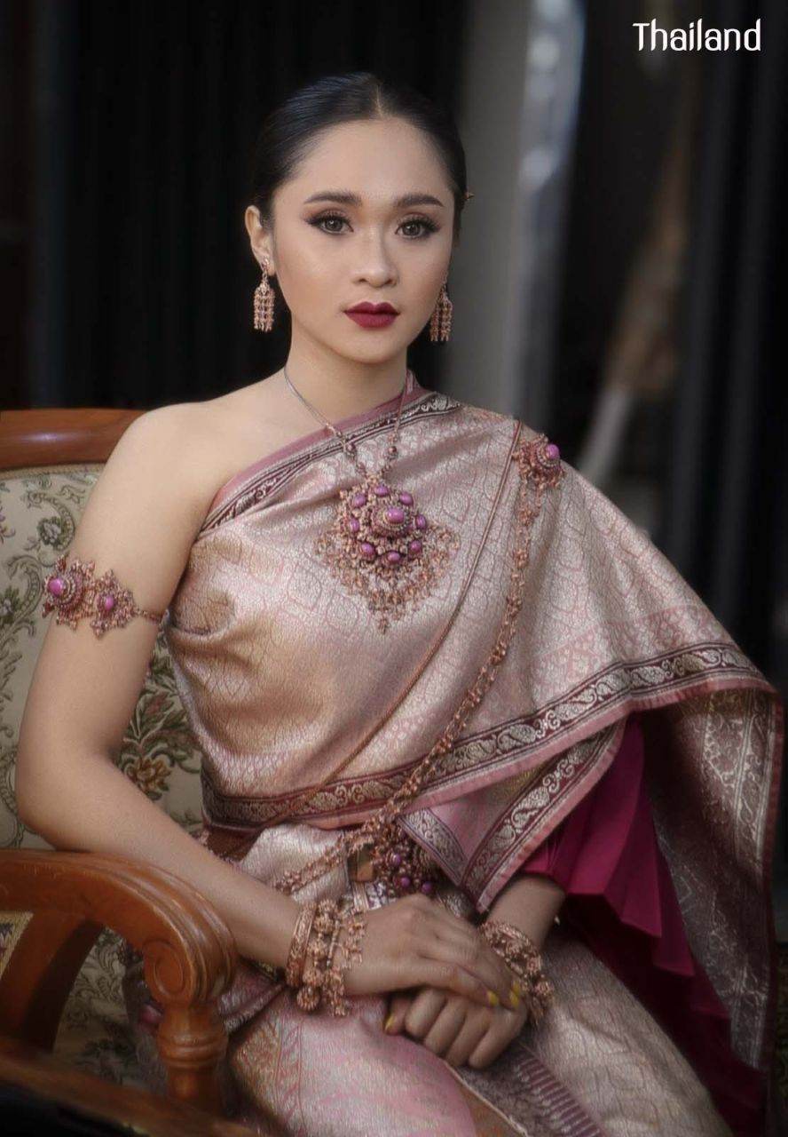 The Sbai, Thai dress (สไบ-ชุดไทย) | THAILAND 🇹🇭