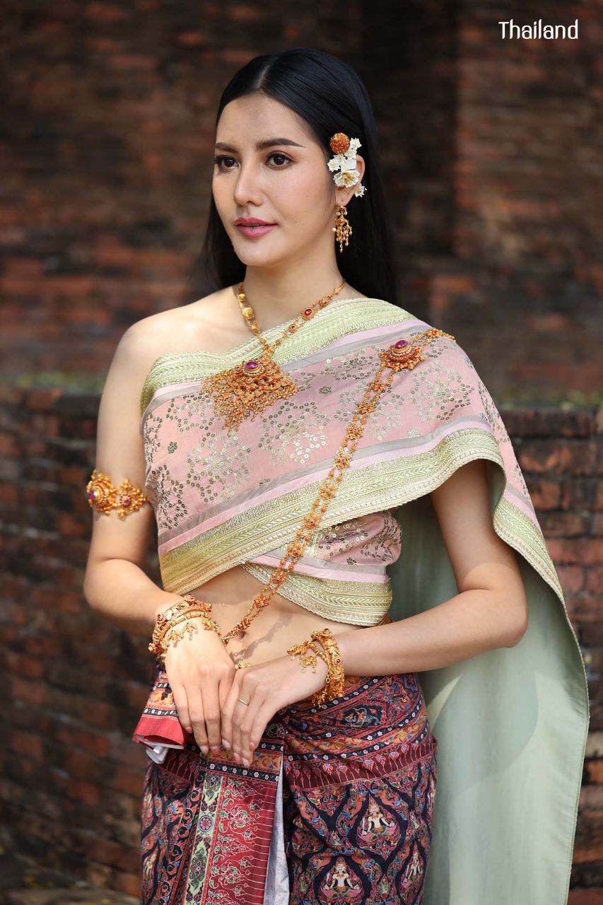 The Sbai, Thai dress (สไบ-ชุดไทย) | THAILAND 🇹🇭
