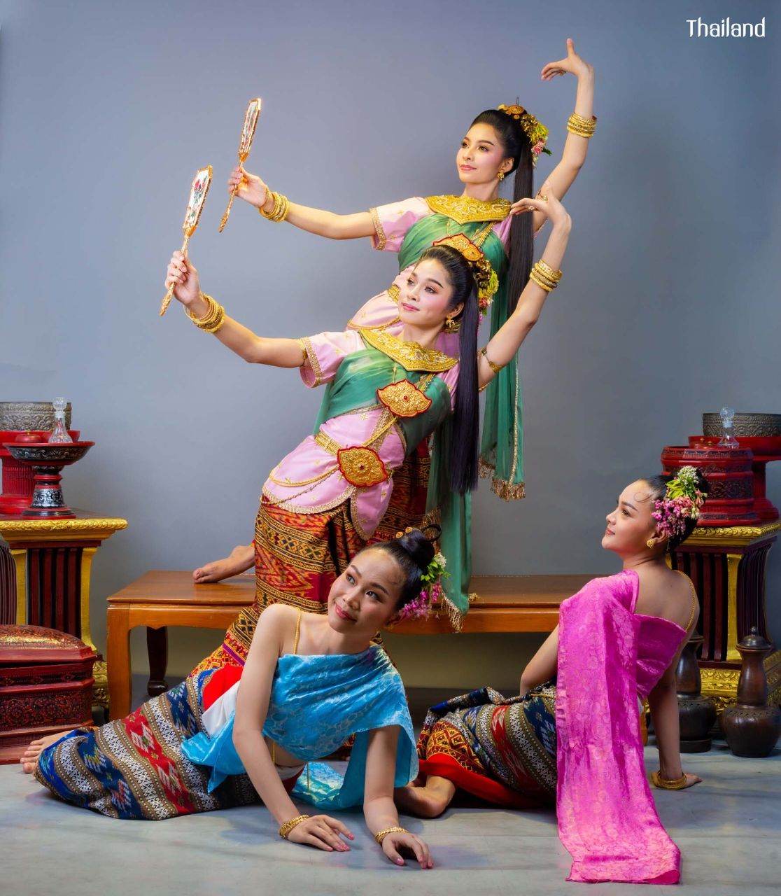 THAI DANCE ✨ เพื่อนแพงแต่งตัว "The princesses, Pra Puen and Pra Paeng get dress" | THAILAND 🇹🇭