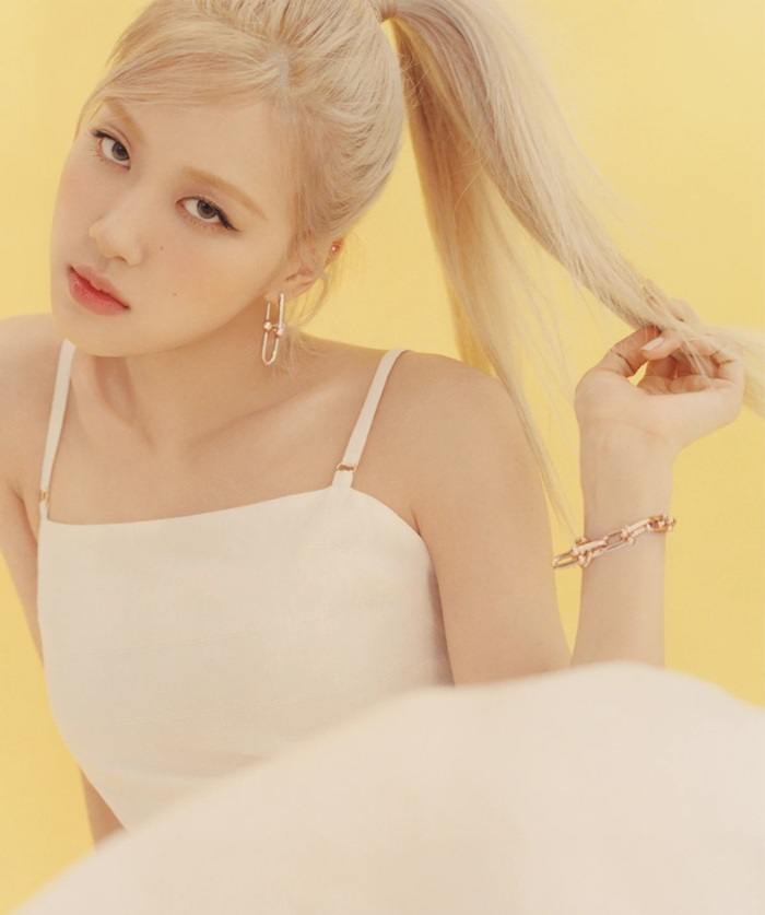Ros&eacute; @ Vogue Australia April 2021