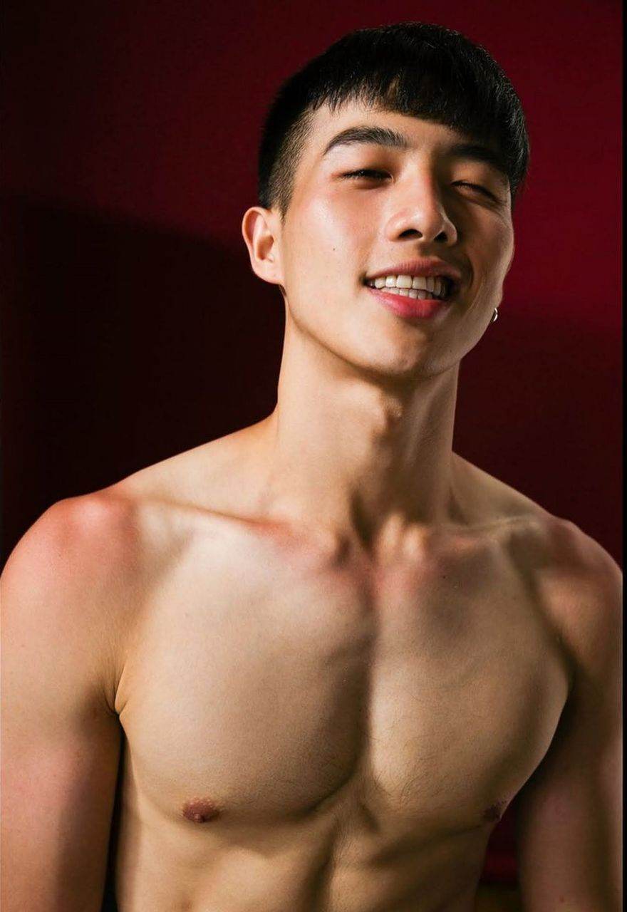 หนุ่มหล่อขึ้นปก 969.2