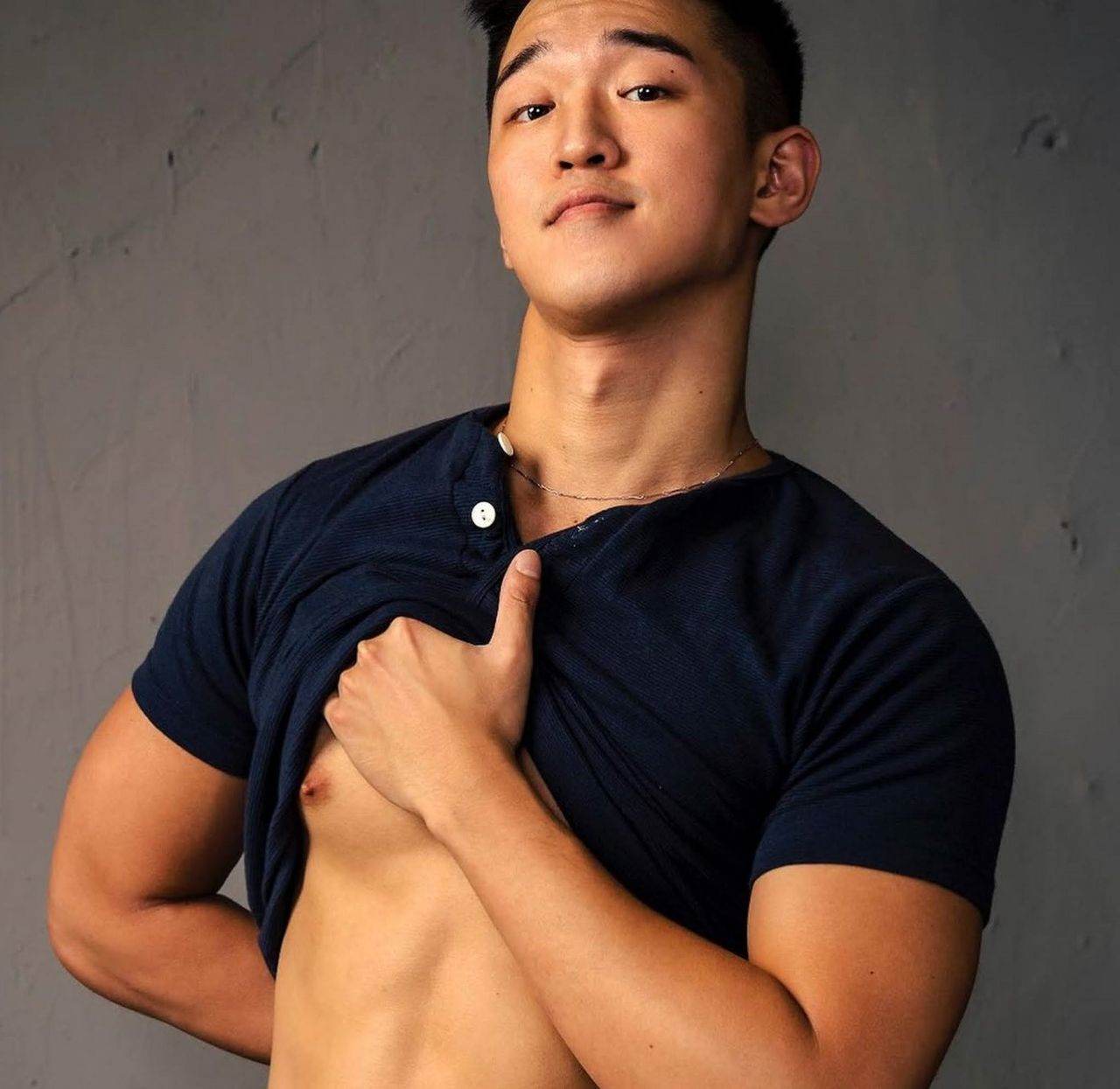 หนุ่มหล่อขึ้นปก 969.2