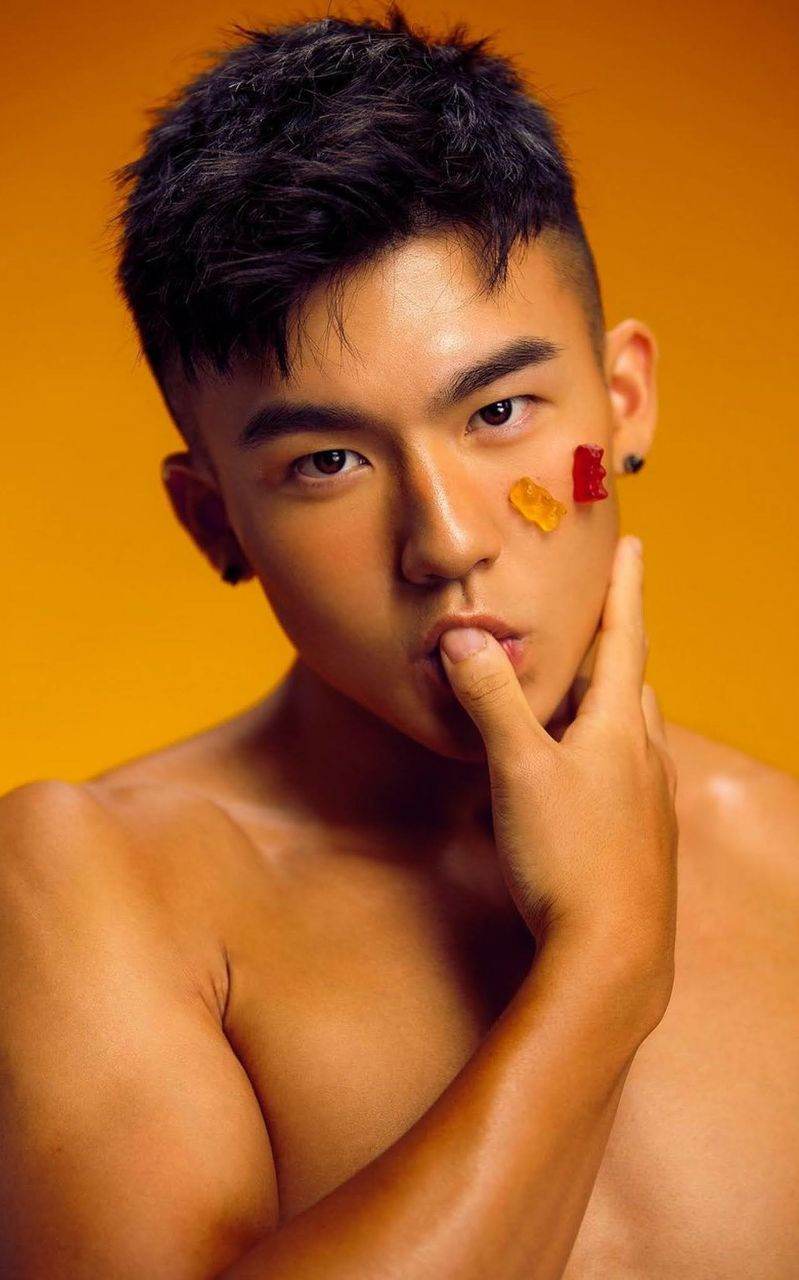 หนุ่มหล่อขึ้นปก 969.2