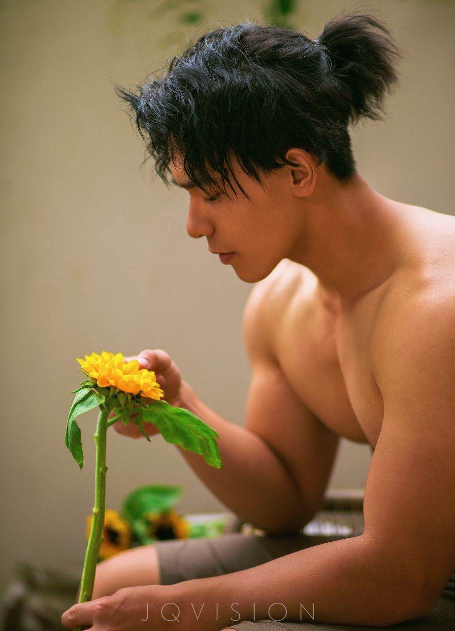 หนุ่มหล่อขึ้นปก 971.2