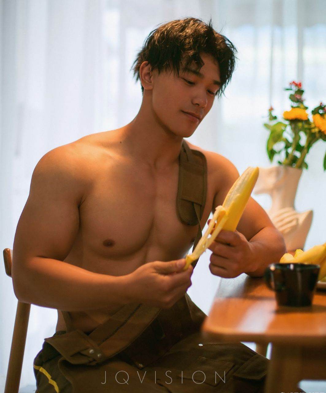 หนุ่มหล่อขึ้นปก 971.2