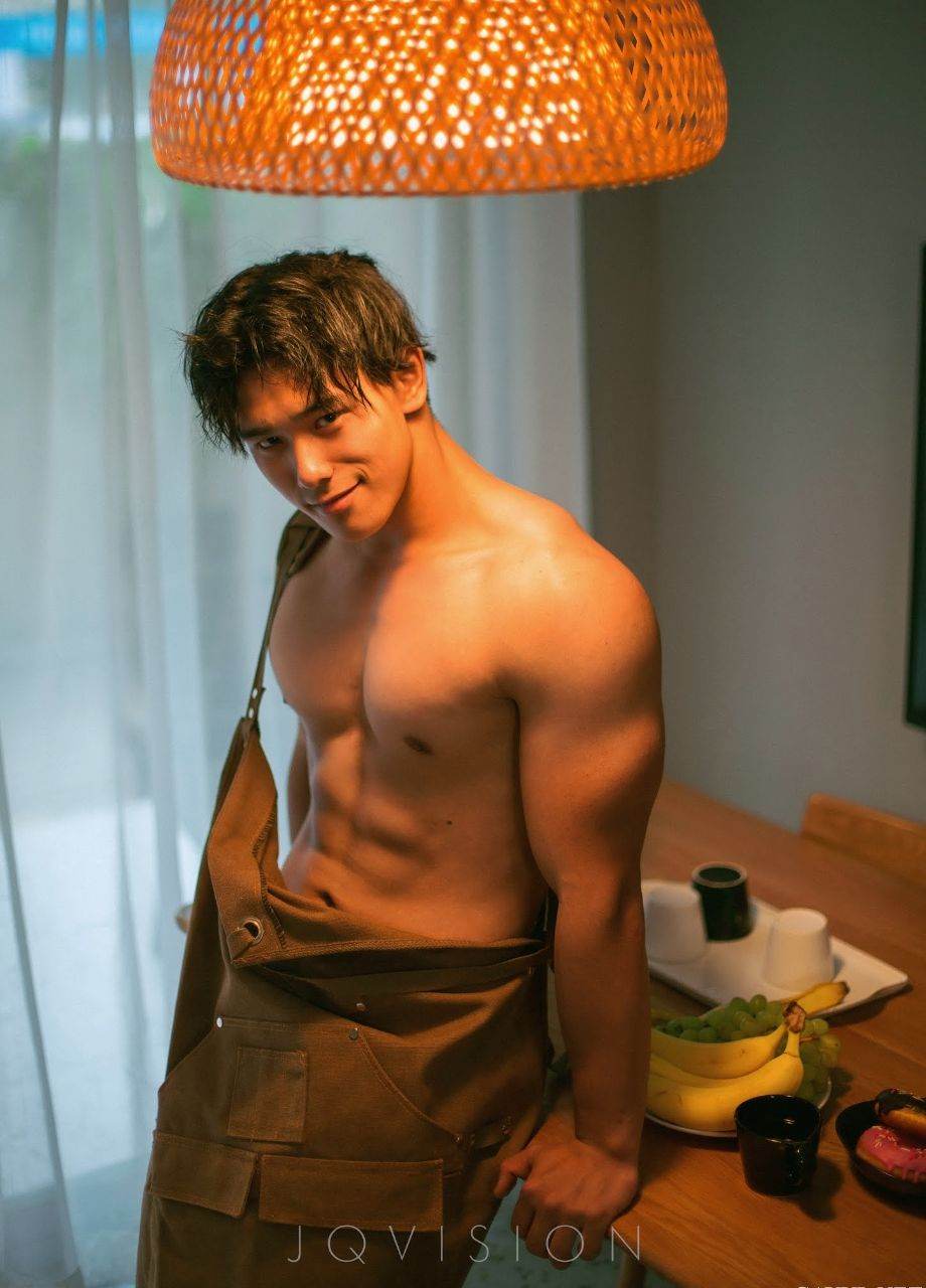หนุ่มหล่อขึ้นปก 971.2