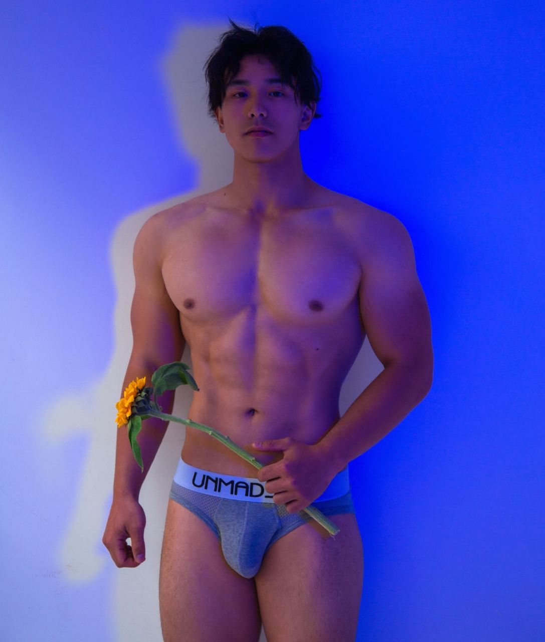หนุ่มหล่อขึ้นปก 971.2