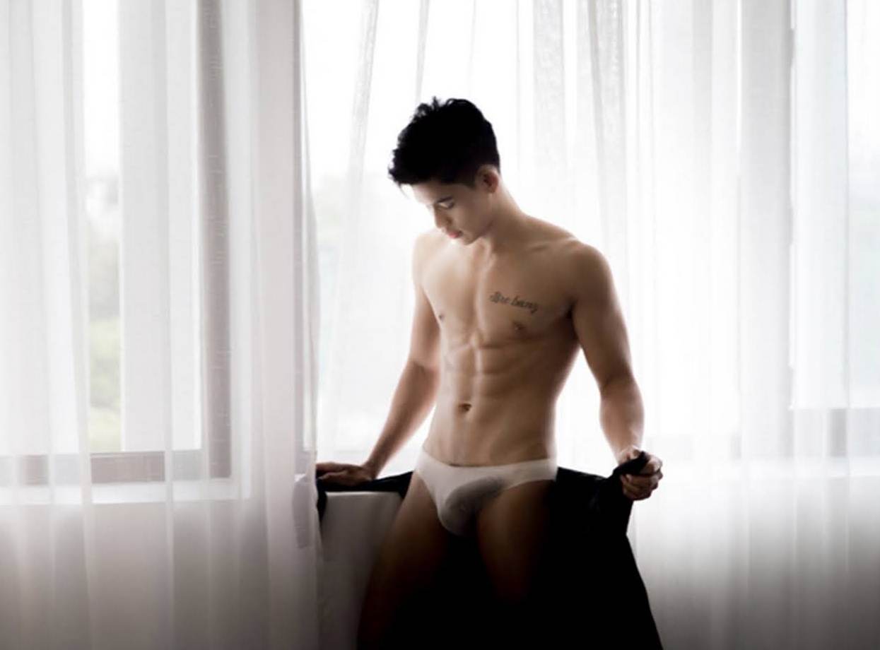 หนุ่มหล่อขึ้นปก 973.2