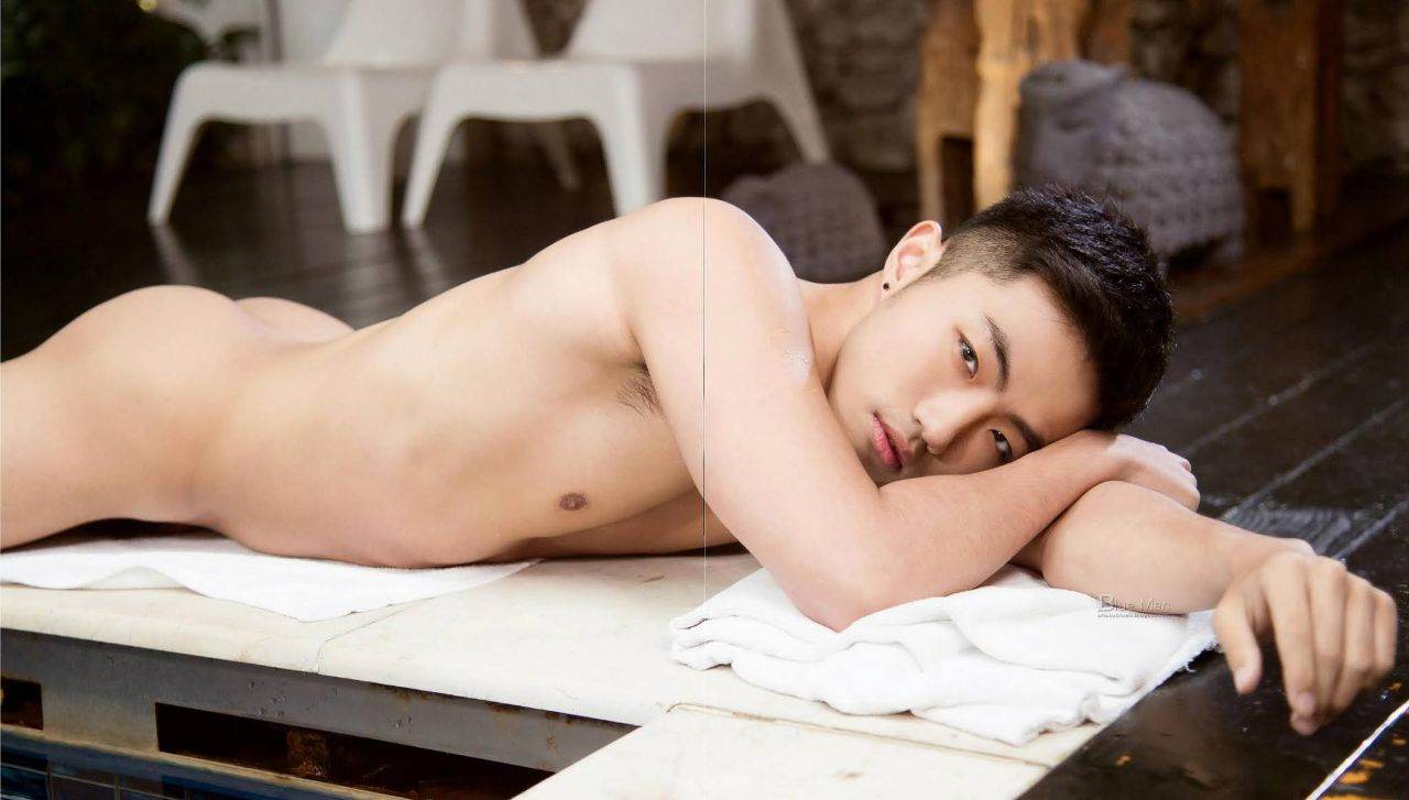 หนุ่มหล่อขึ้นปก 977.2
