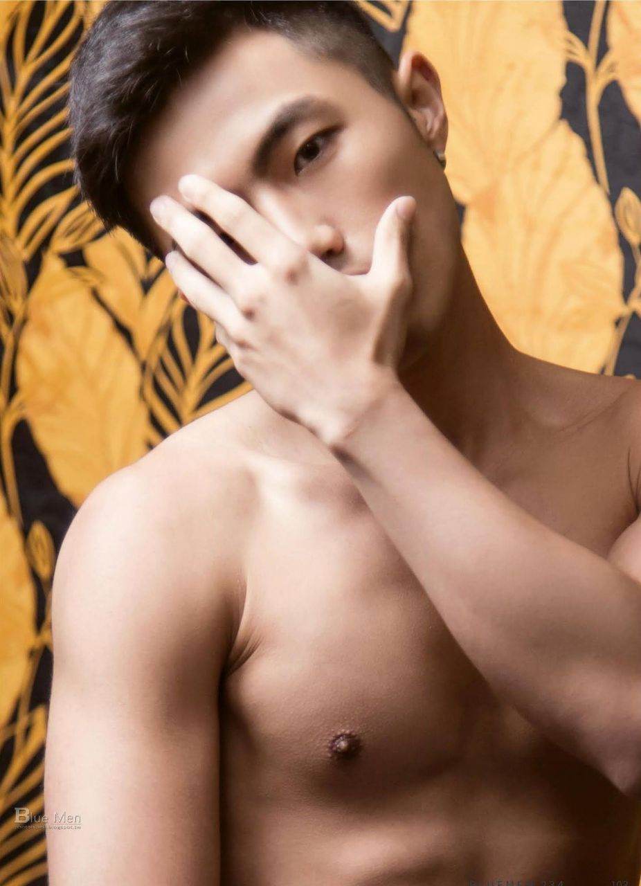 หนุ่มหล่อขึ้นปก 977.2