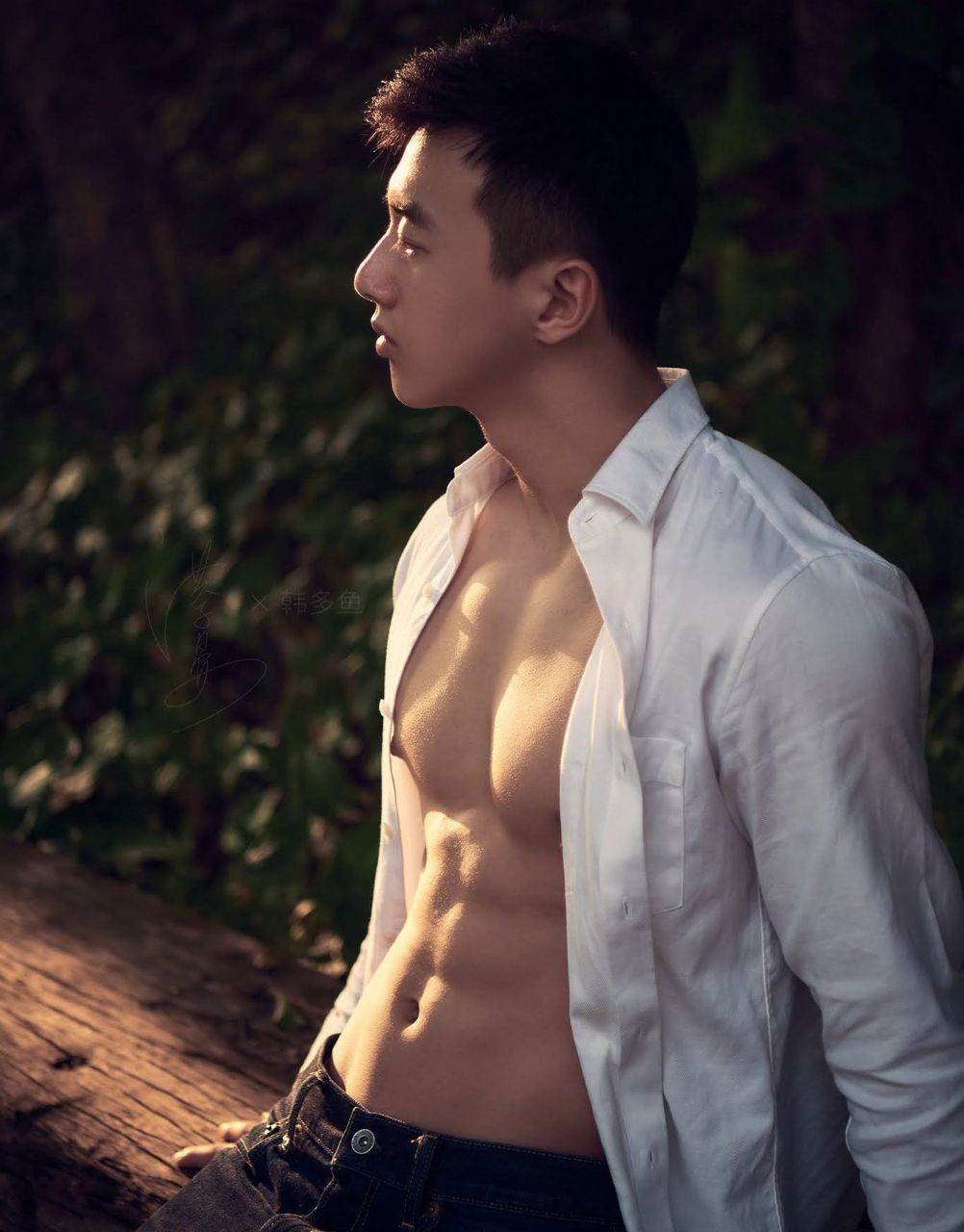 หนุ่มหล่อขึ้นปก 979.2