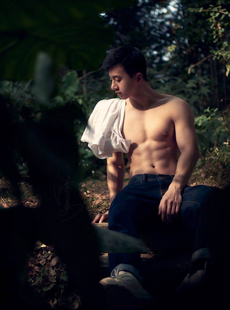หนุ่มหล่อขึ้นปก 979.2