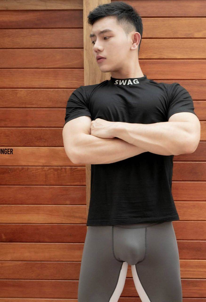 หนุ่มหล่อขึ้นปก 981.2