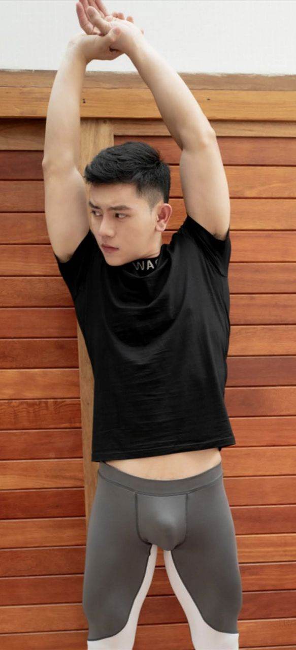 หนุ่มหล่อขึ้นปก 981.2