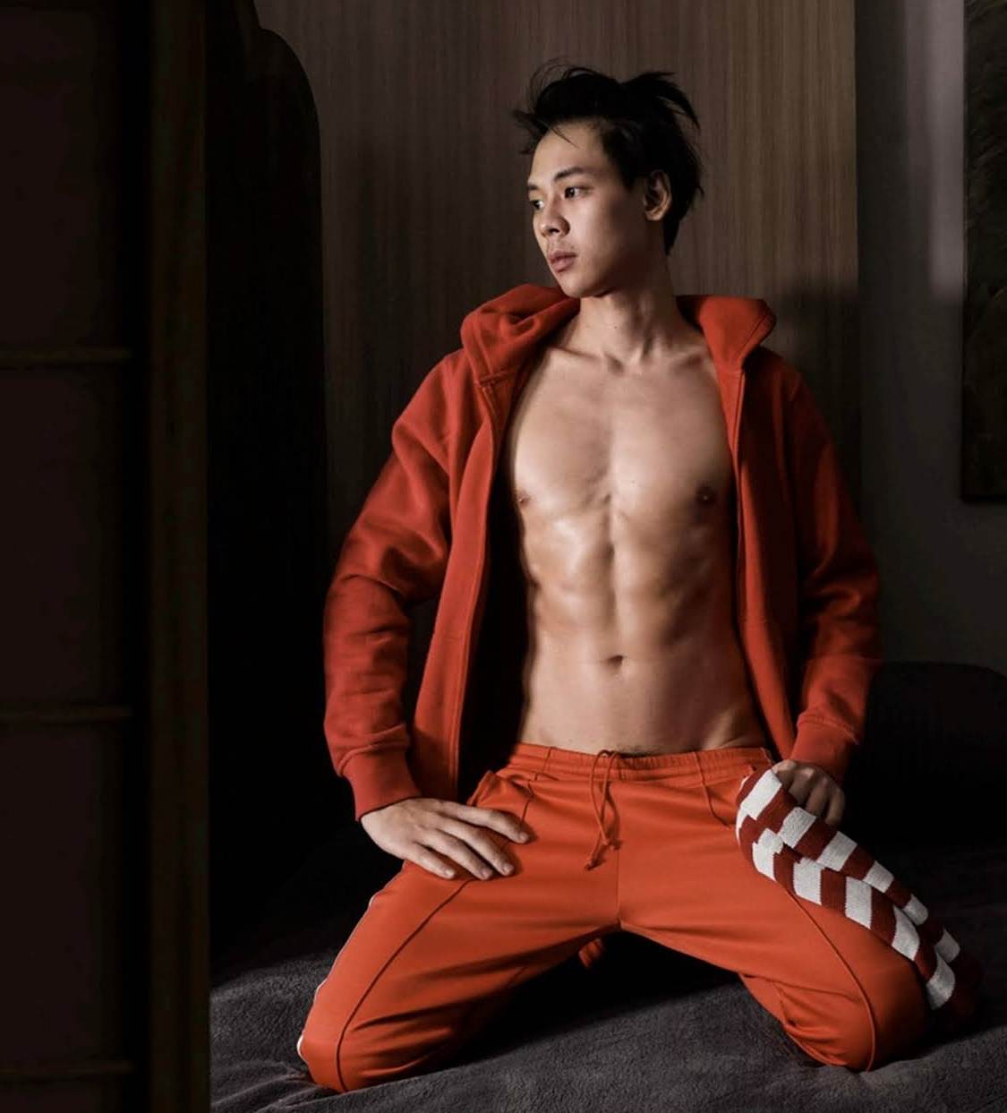 หนุ่มหล่อขึ้นปก 983
