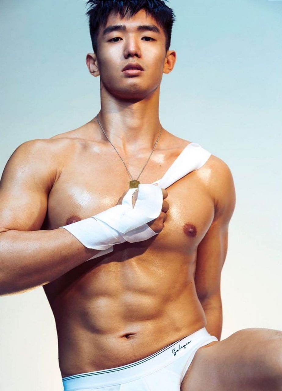 หนุ่มหล่อขึ้นปก 968.3