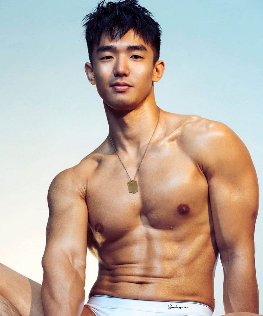 หนุ่มหล่อขึ้นปก 968.3