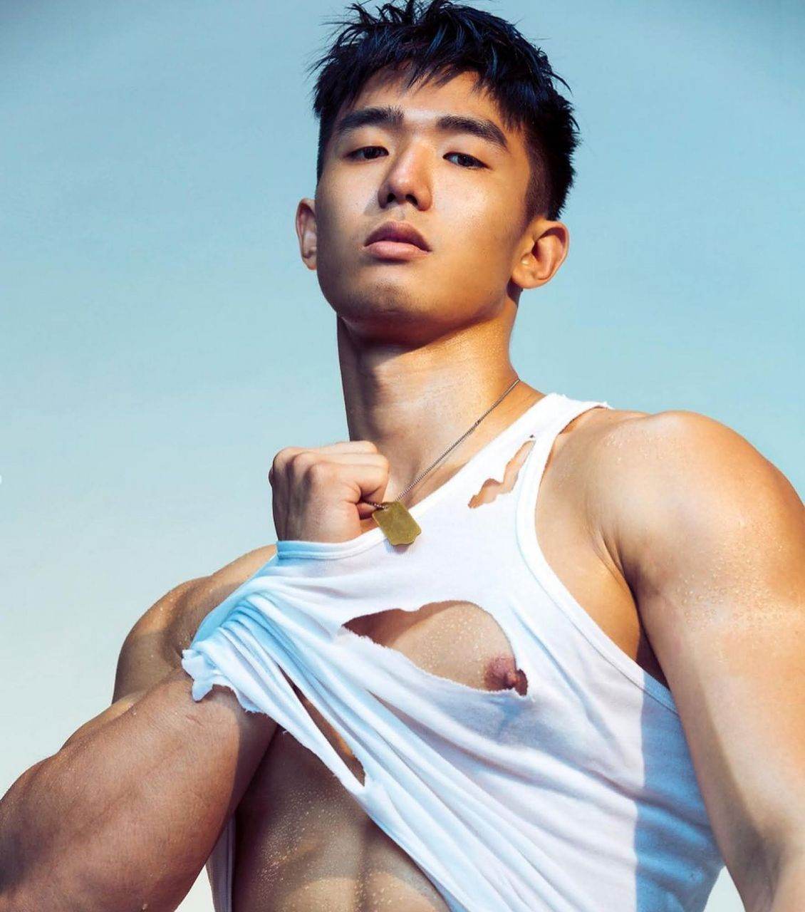 หนุ่มหล่อขึ้นปก 968.3