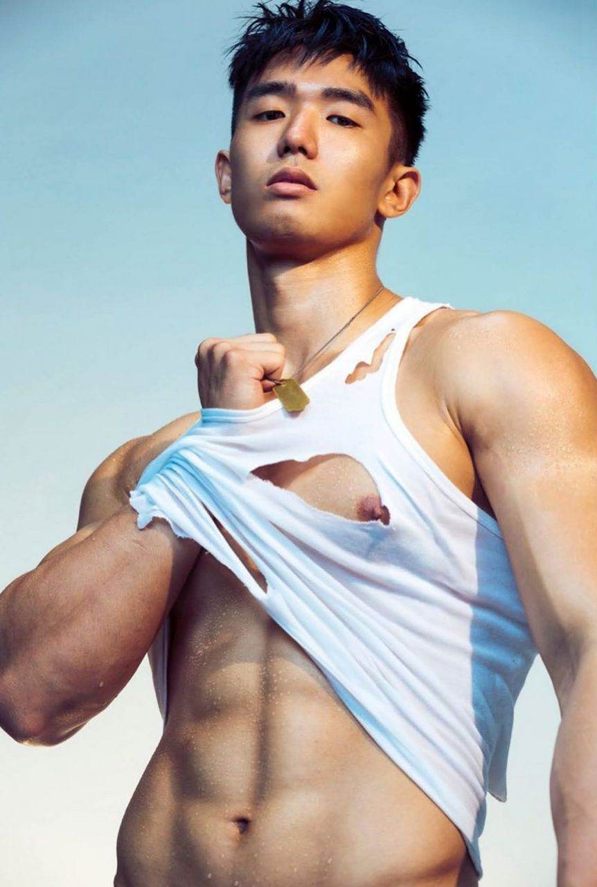 หนุ่มหล่อขึ้นปก 968.3