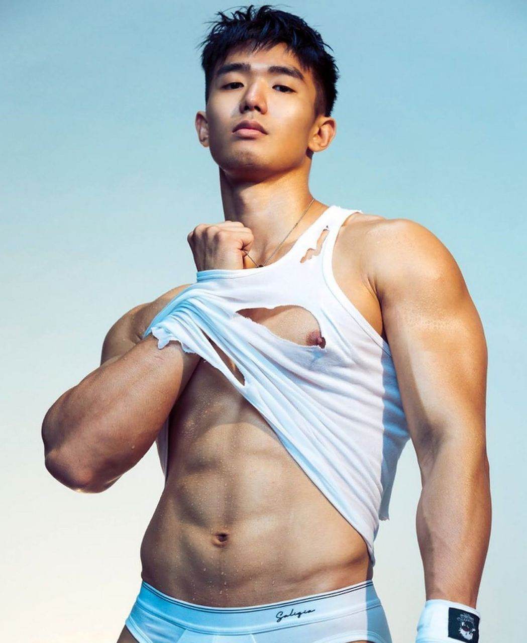 หนุ่มหล่อขึ้นปก 968.3