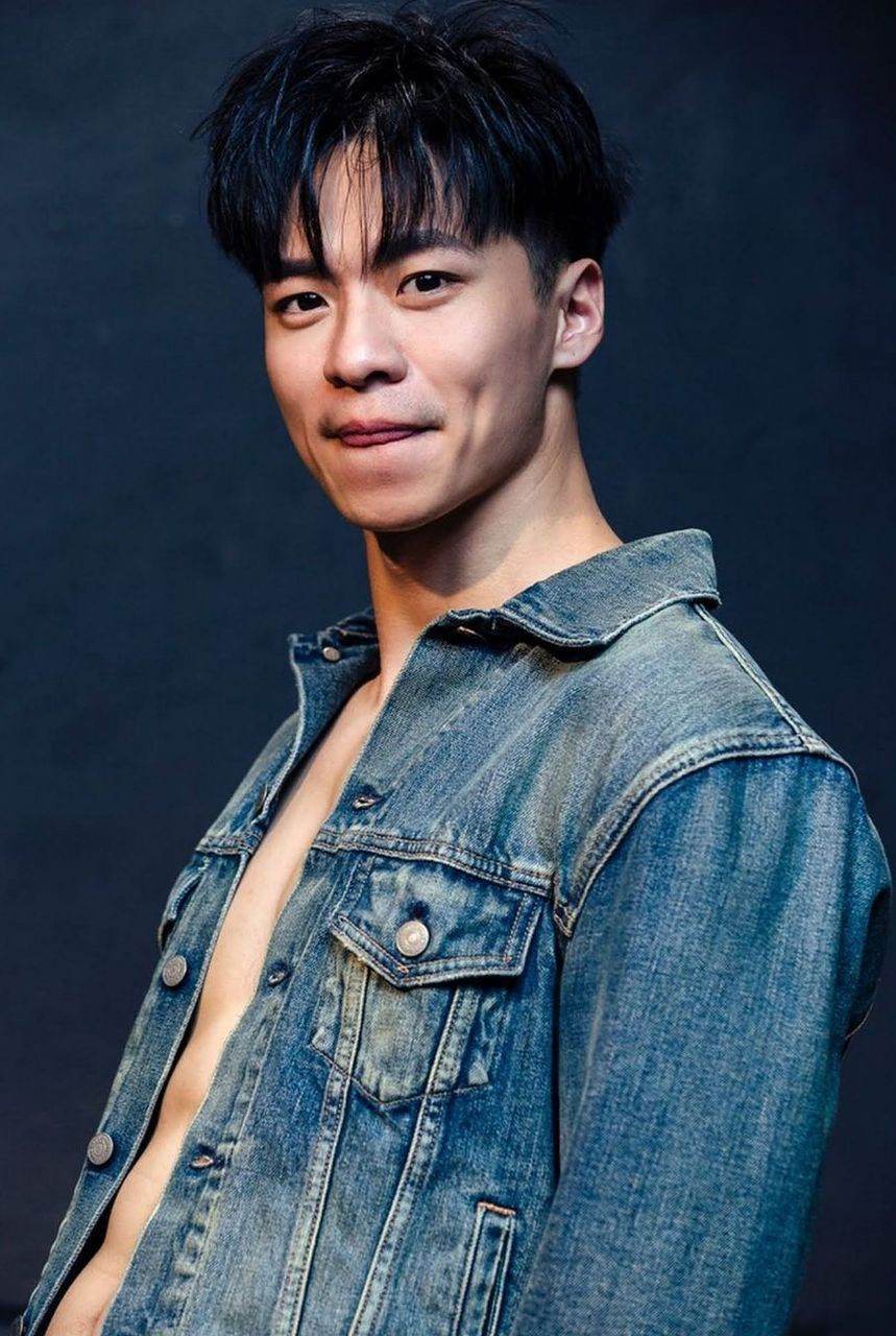 หนุ่มหล่อขึ้นปก 968.3