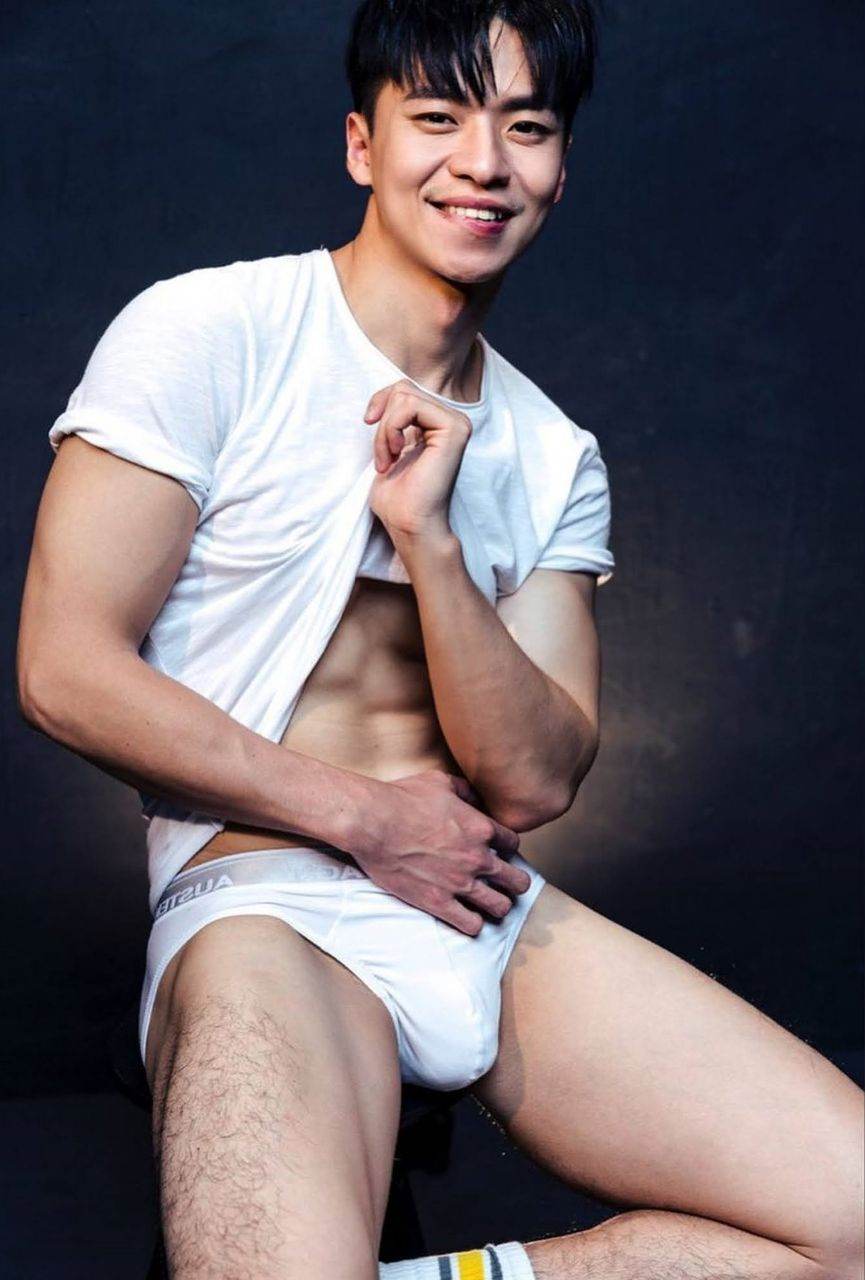 หนุ่มหล่อขึ้นปก 968.3