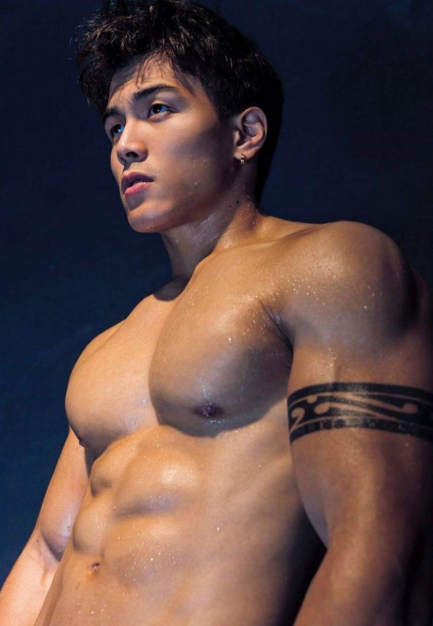หนุ่มหล่อขึ้นปก 968.3