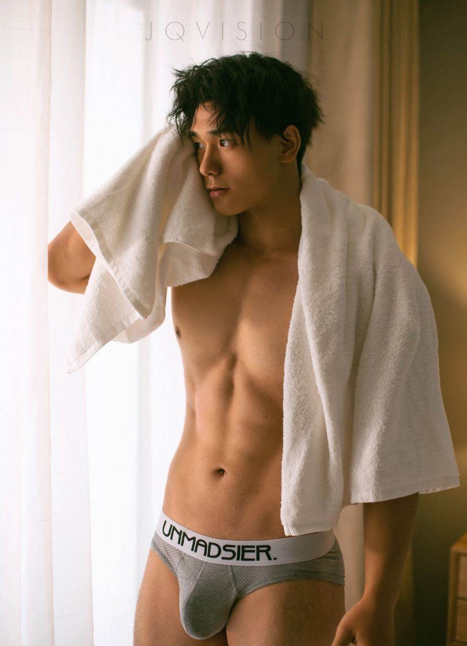 หนุ่มหล่อขึ้นปก 971.3