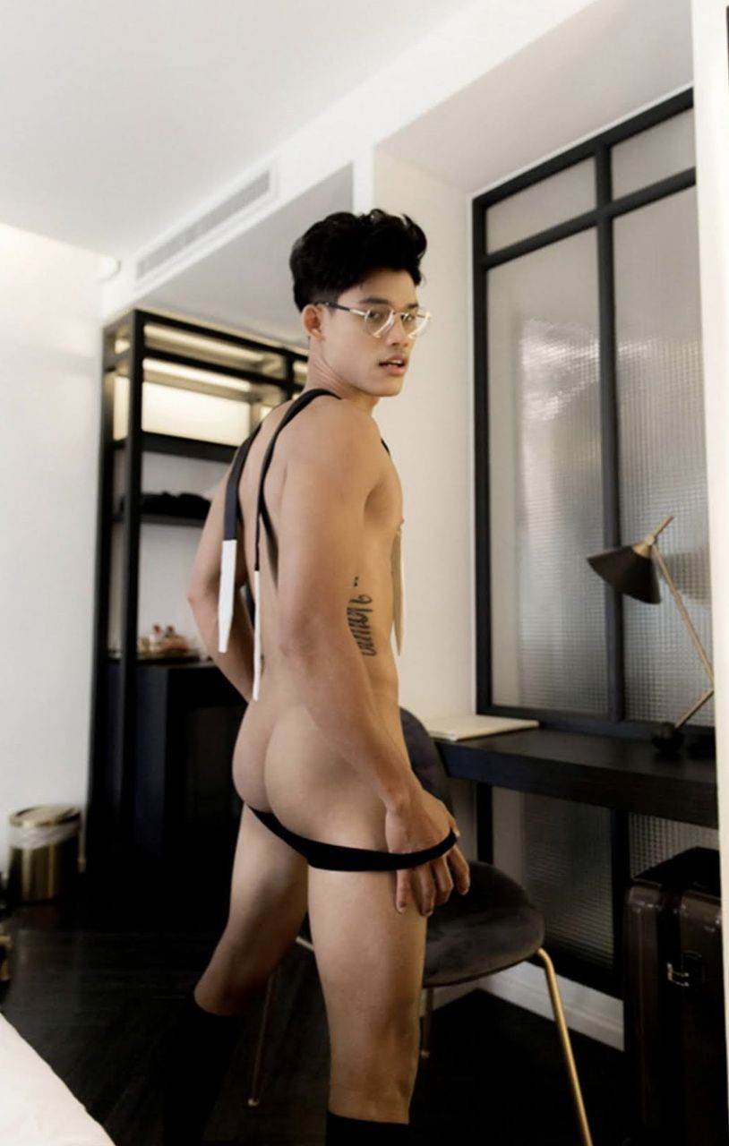 หนุ่มหล่อขึ้นปก 973.3