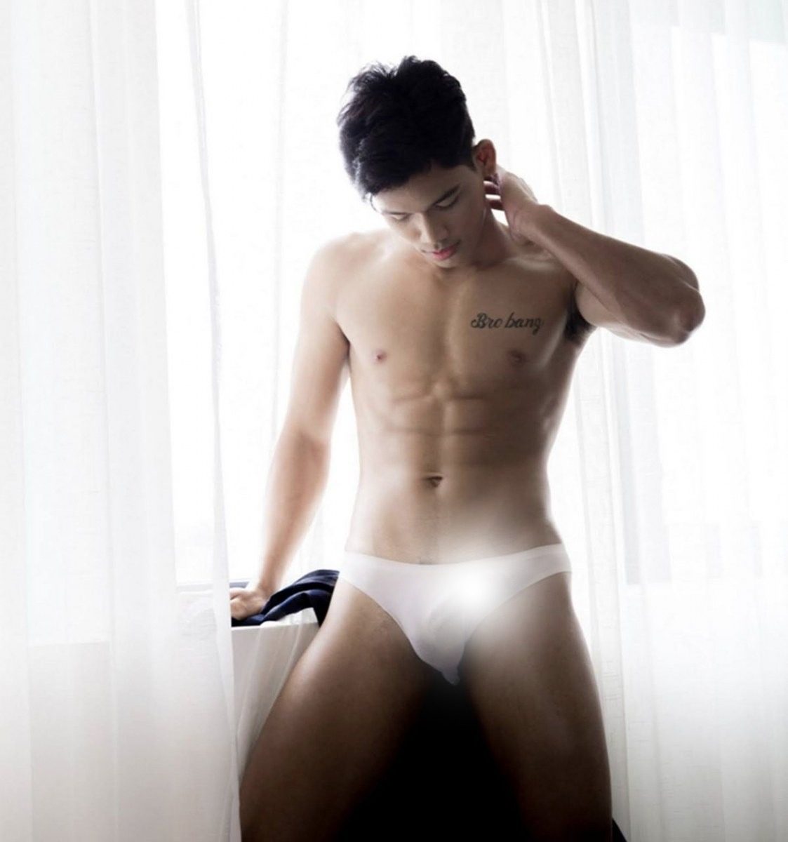 หนุ่มหล่อขึ้นปก 973.3
