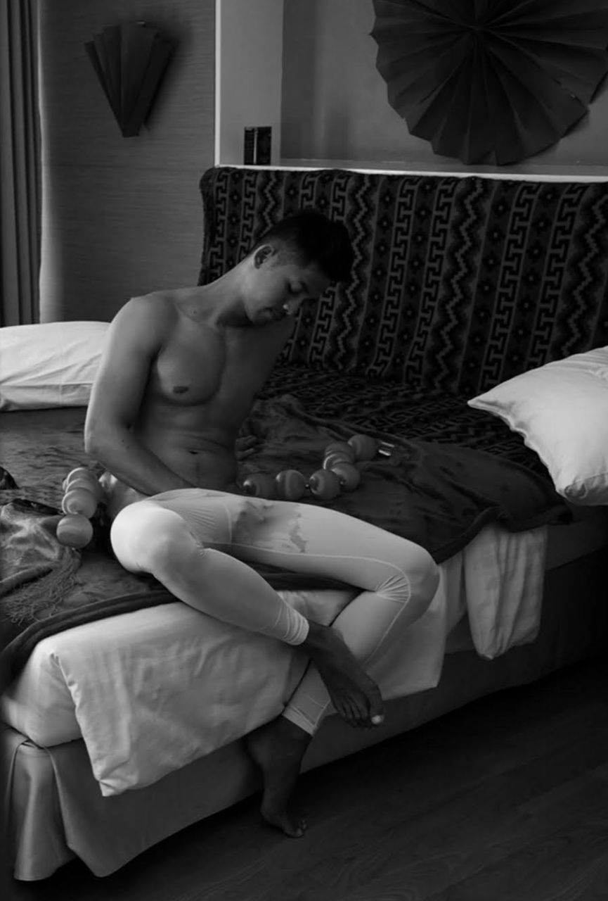 หนุ่มหล่อขึ้นปก 974.3