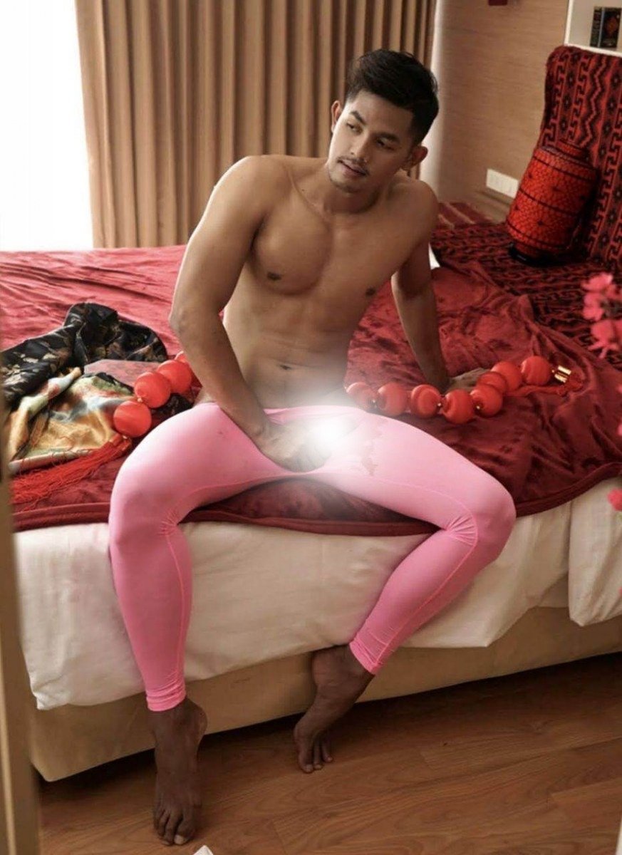 หนุ่มหล่อขึ้นปก 974.3