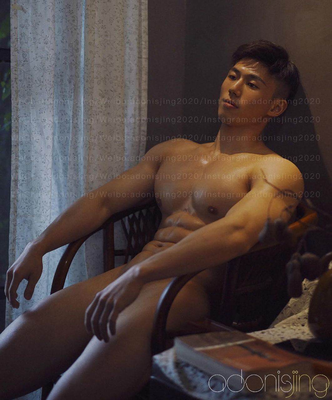 หนุ่มหล่อขึ้นปก 975.3