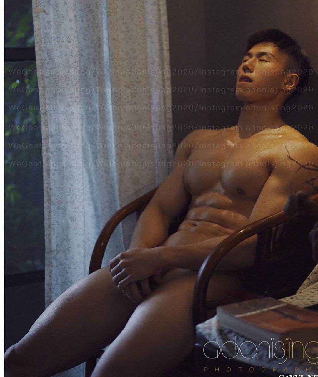 หนุ่มหล่อขึ้นปก 975.3