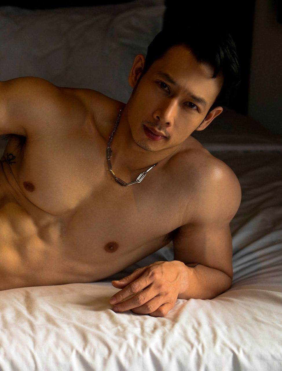 หนุ่มหล่อขึ้นปก 978.3