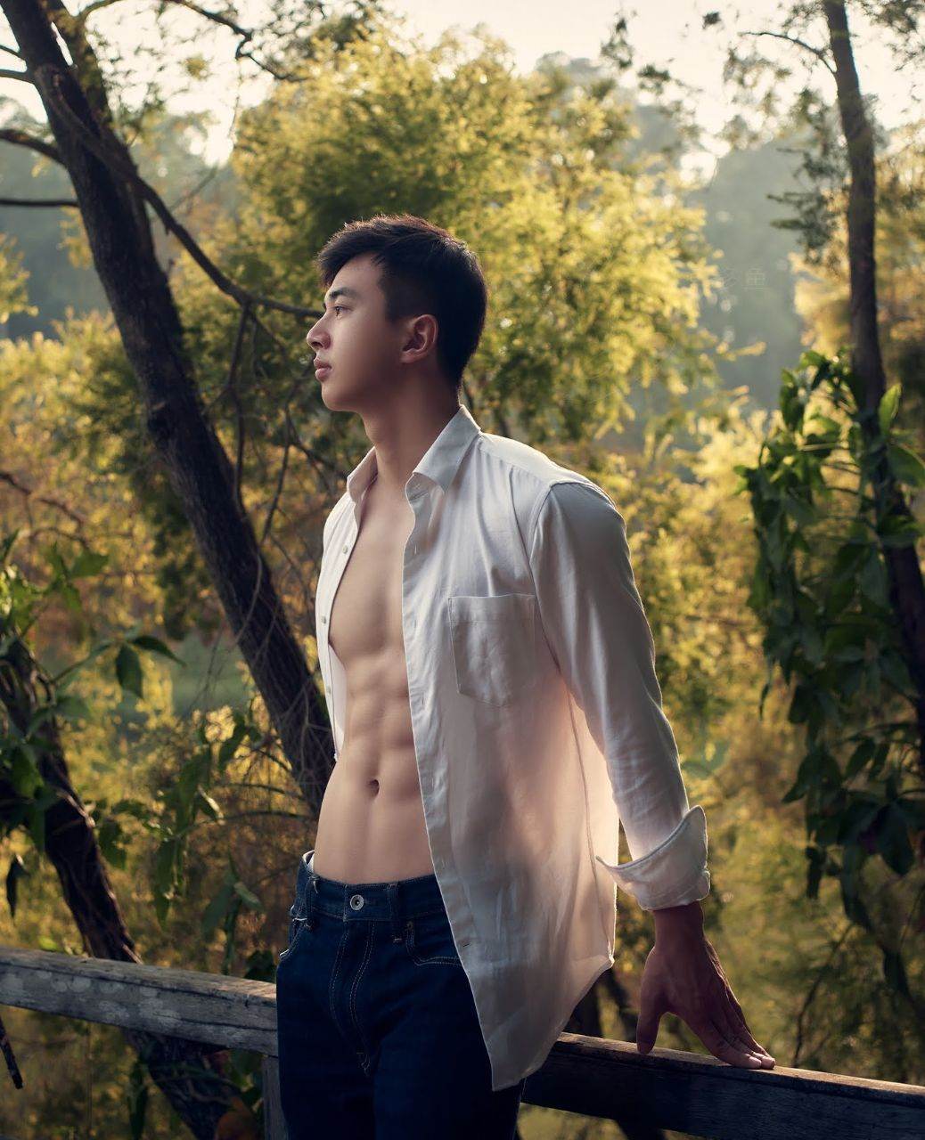 หนุ่มหล่อขึ้นปก 979.3