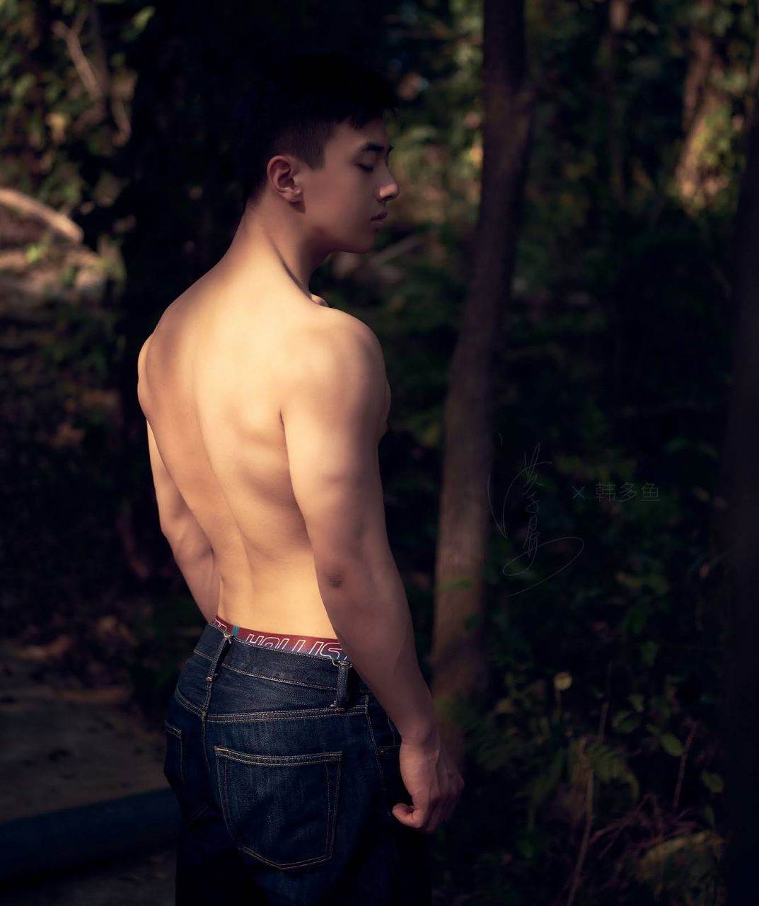หนุ่มหล่อขึ้นปก 979.3