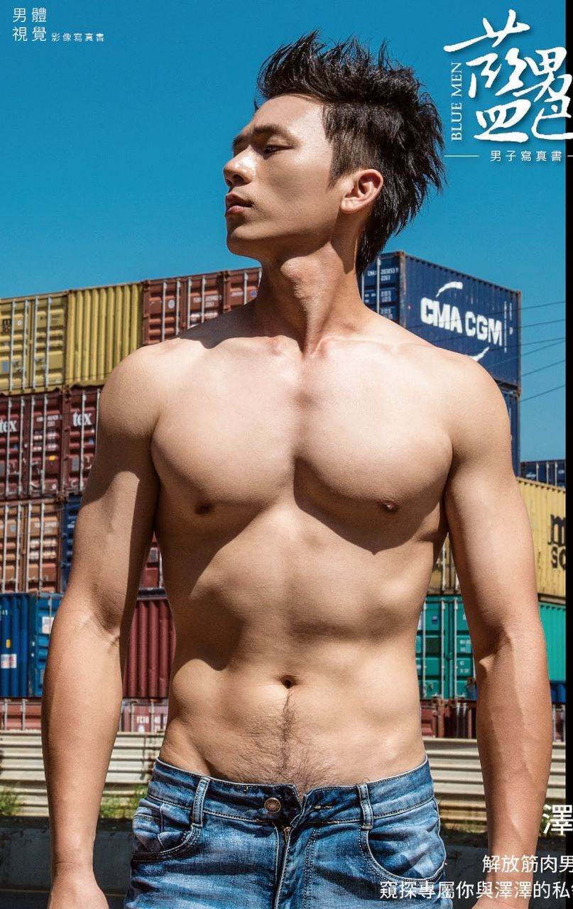 หนุ่มหล่อขึ้นปก 984