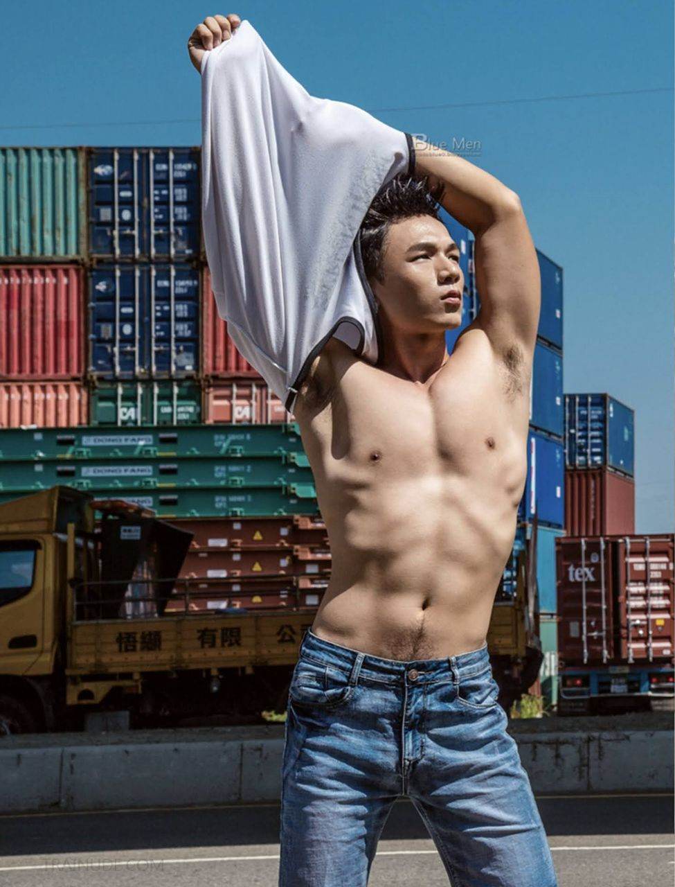 หนุ่มหล่อขึ้นปก 984