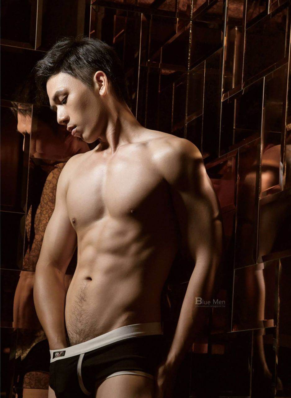 หนุ่มหล่อขึ้นปก 984