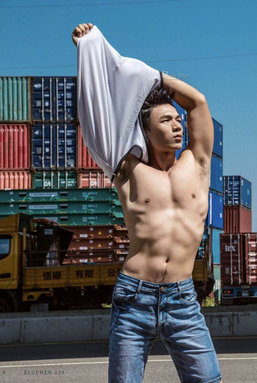 หนุ่มหล่อขึ้นปก 984