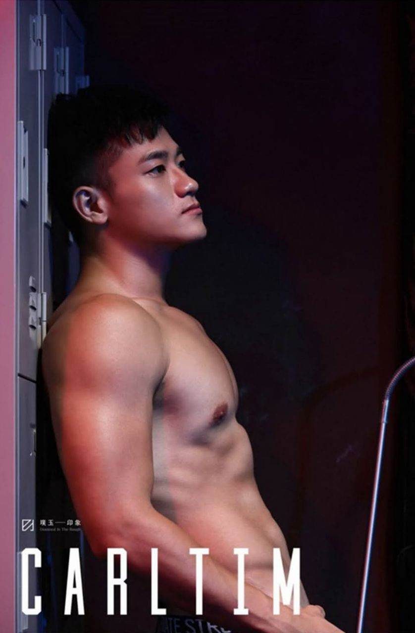 หนุ่มหล่อขึ้นปก 987