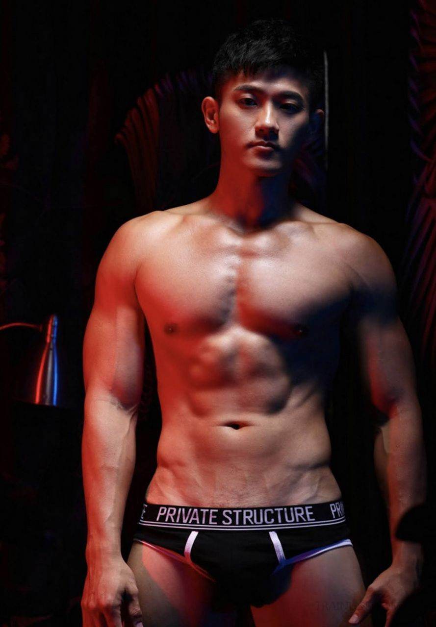 หนุ่มหล่อขึ้นปก 987